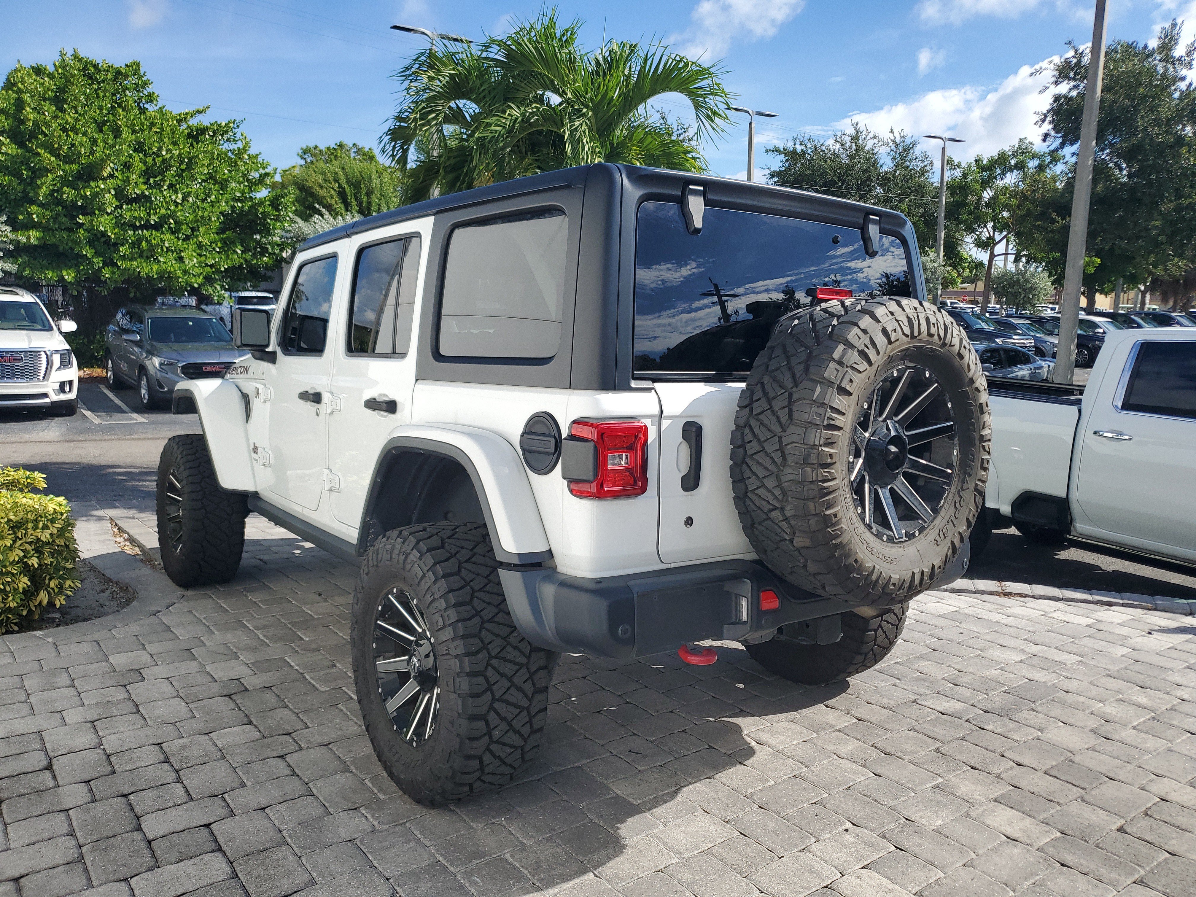 Used 2018 Jeep Wrangler Unlimited Rubicon w/ Dual Top Group AWD/4WD image 4