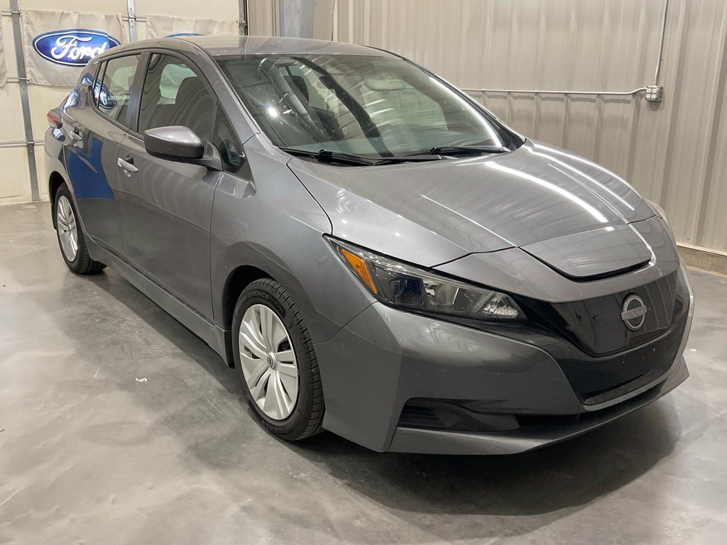 Used 2025 Nissan Leaf S FWD image 2