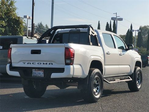 Certified 2018 Toyota Tacoma SR image 6