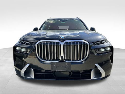 Used 2025 BMW X7 xDrive40i w/ Premium Package image 4