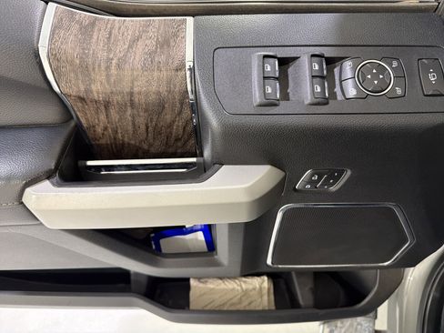 Used 2019 Ford F250 Lariat w/ Chrome Package image 10