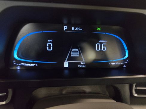 Used 2025 Hyundai Elantra Sport image 23