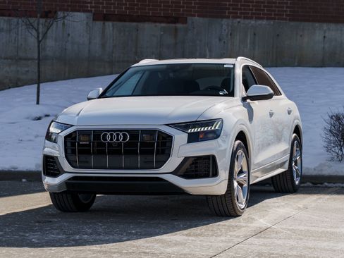 Used 2023 Audi Q8 Premium w/ Convenience Package image 7