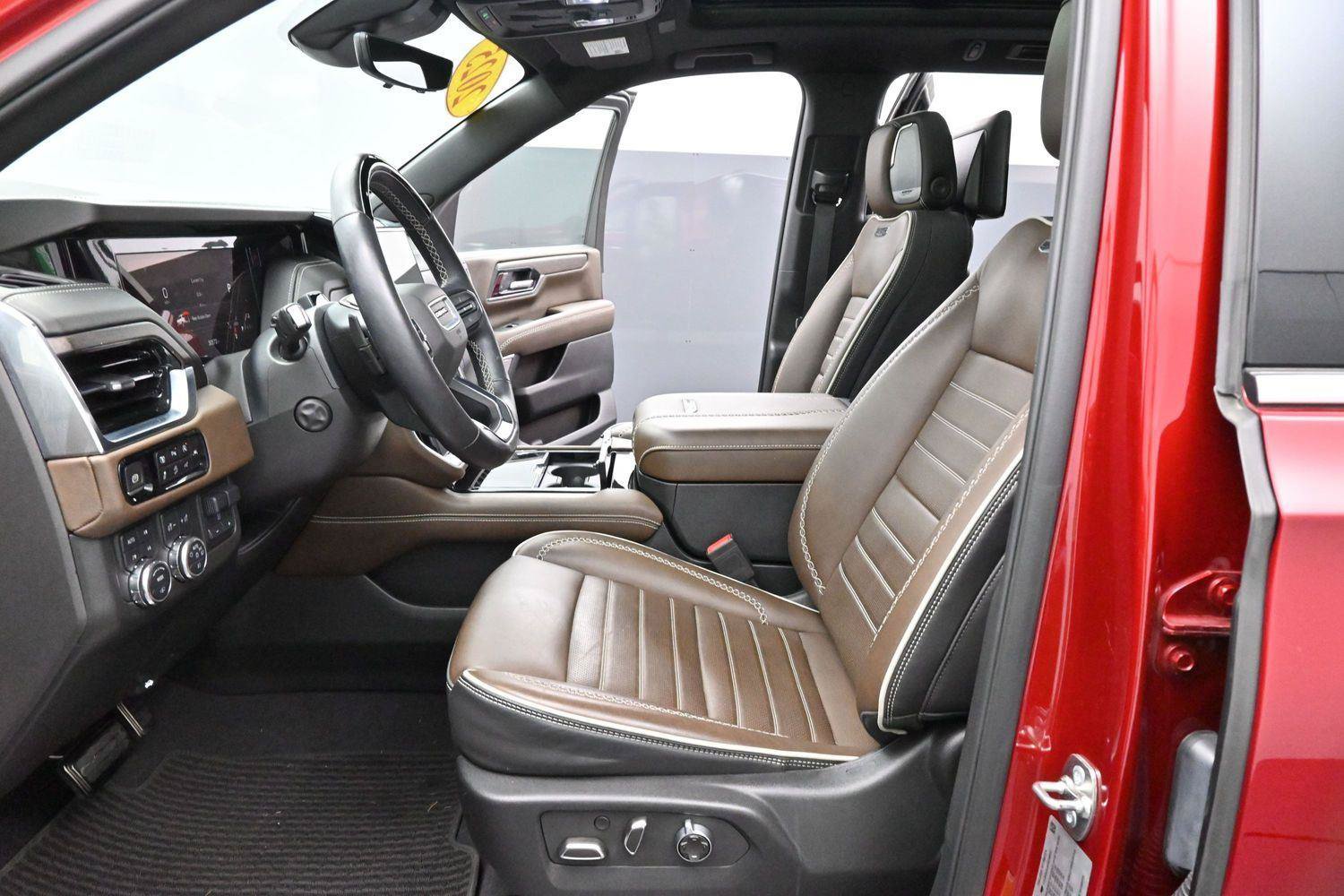 Used 2025 GMC Yukon Denali Ultimate AWD/4WD image 16