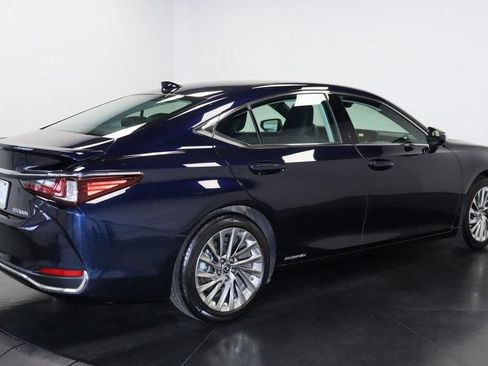 Used 2020 Lexus ES 300h w/ Accessory Package image 5