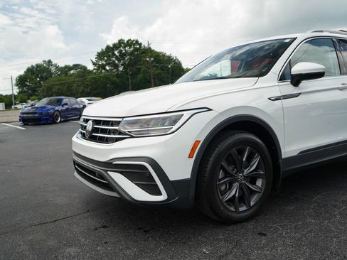 Used 2022 Volkswagen Tiguan SE w/ Panoramic Sunroof Package AWD/4WD image 17
