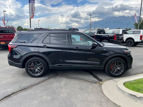 Used 2025 Ford Explorer ST-Line w/ ST-Line Street Pack AWD/4WD image 7