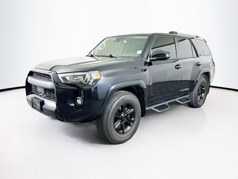 Used 2022 Toyota 4Runner SR5 image 3