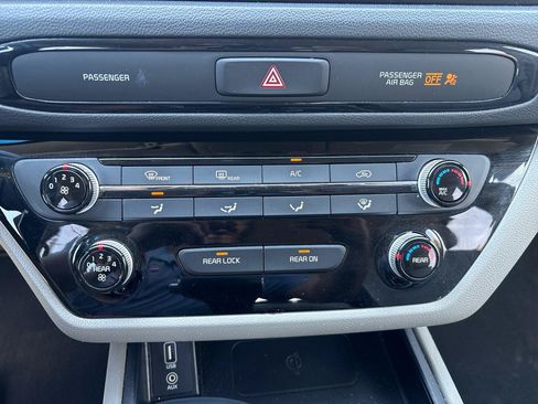 Used 2020 Kia Sedona EX FWD image 13