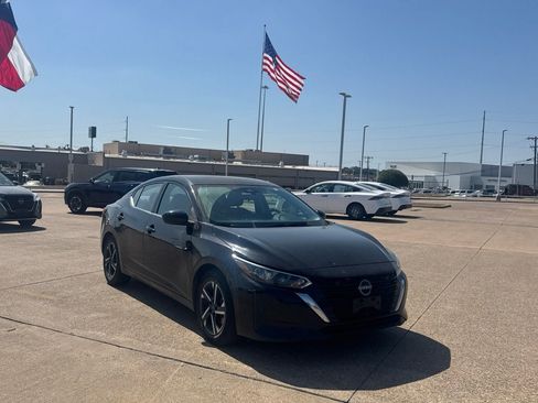 Certified 2025 Nissan Sentra SV FWD image 1