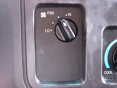 Used 2012 Ford E-450 and Econoline 450 Super Duty w/ PWR Locks & Windows Group RWD image 20