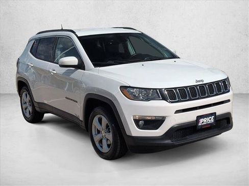 Used 2017 Jeep Compass Latitude w/ Popular Equipment Group FWD image 3