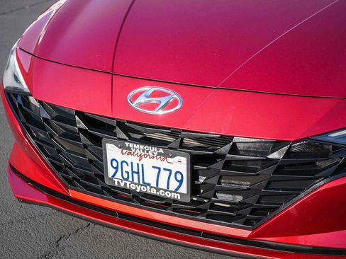 Used 2023 Hyundai Elantra SE FWD image 6