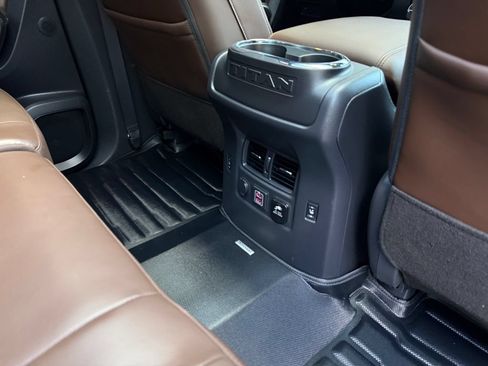Used 2021 Nissan Titan Platinum Reserve w/ Moonroof Package AWD/4WD image 40