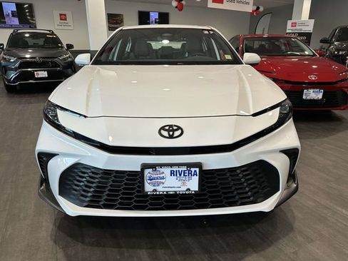 Used 2025 Toyota Camry SE w/ Convenience Package FWD image 9
