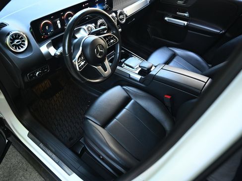 Used 2021 Mercedes-Benz GLB 250 4MATIC image 21