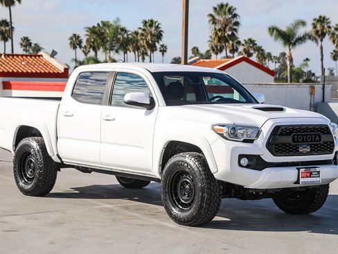 Certified 2020 Toyota Tacoma TRD Sport image 5