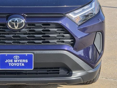 Used 2025 Toyota RAV4 XLE FWD image 4