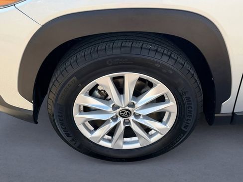 Used 2023 Toyota Corolla Cross LE w/ Moonroof Package image 8