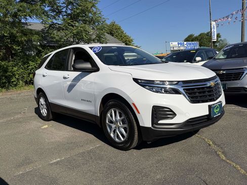 Certified 2024 Chevrolet Equinox LS w/ LS Convenience Package FWD image 2