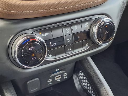 Used 2021 Chevrolet TrailBlazer ACTIV w/ Technology Package FWD image 10