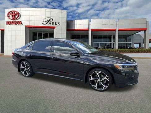 Used 2020 Volkswagen Passat 2.0T R-Line image 1