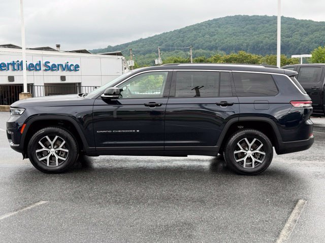 Used 2023 Jeep Grand Cherokee L Limited AWD/4WD image 11
