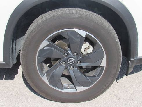 Used 2024 Nissan Rogue SV AWD/4WD image 12