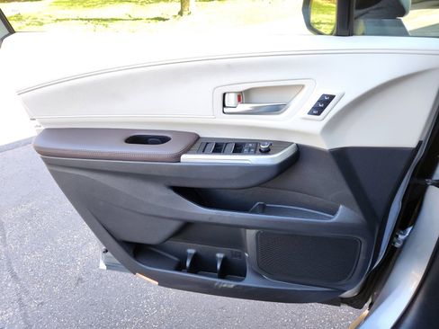 Used 2024 Toyota Sienna Platinum image 25