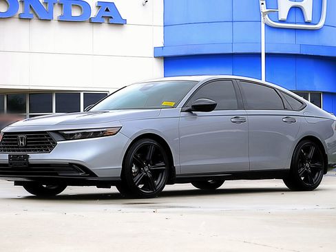 Used 2023 Honda Accord Sport image 1