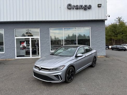 Used 2025 Volkswagen Jetta SE w/ Sunroof Package FWD image 2