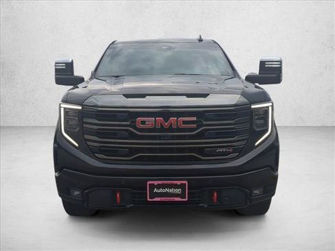 Used 2024 GMC Sierra 1500 AT4 w/ Technology Package AWD/4WD image 4