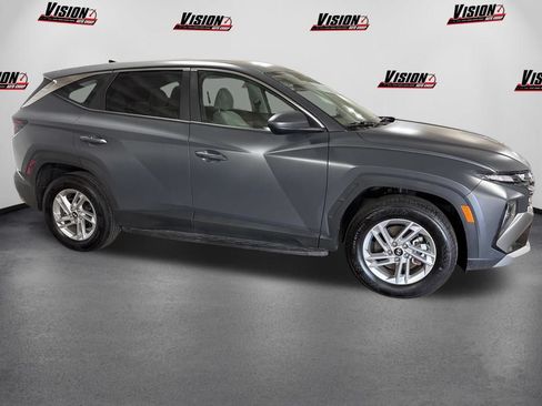 Used 2025 Hyundai Tucson SE AWD/4WD image 4
