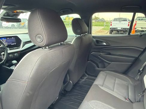Used 2025 Chevrolet Trax RS FWD image 13