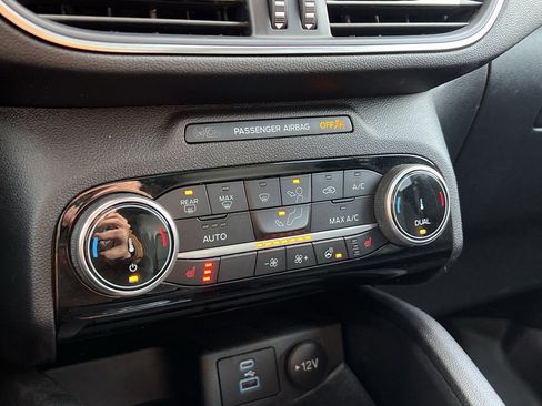 Used 2022 Ford Escape Titanium w/ Class II Trailer Tow Package image 22