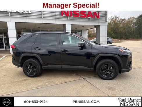 Used 2024 Toyota RAV4 LE image 7