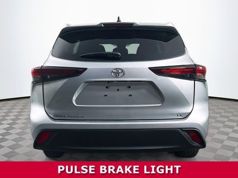 Used 2024 Toyota Highlander LE image 27