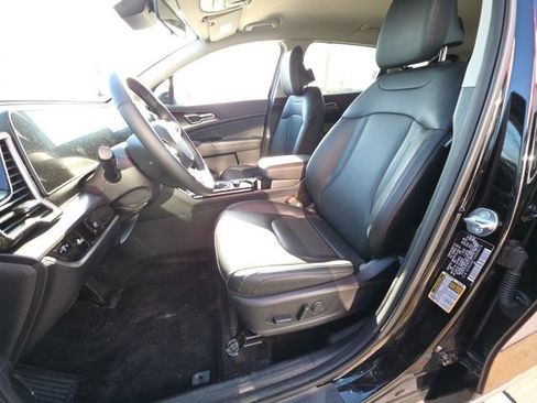 Used 2025 Kia Sportage EX FWD image 13