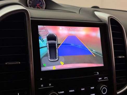 Used 2018 Porsche Cayenne Platinum Edition w/ Premium Package Plus image 34