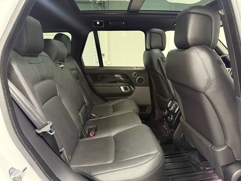 Used 2018 Land Rover Range Rover HSE image 15