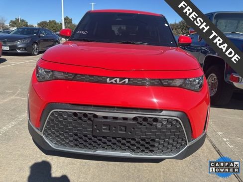 Used 2025 Kia Soul LX image 2