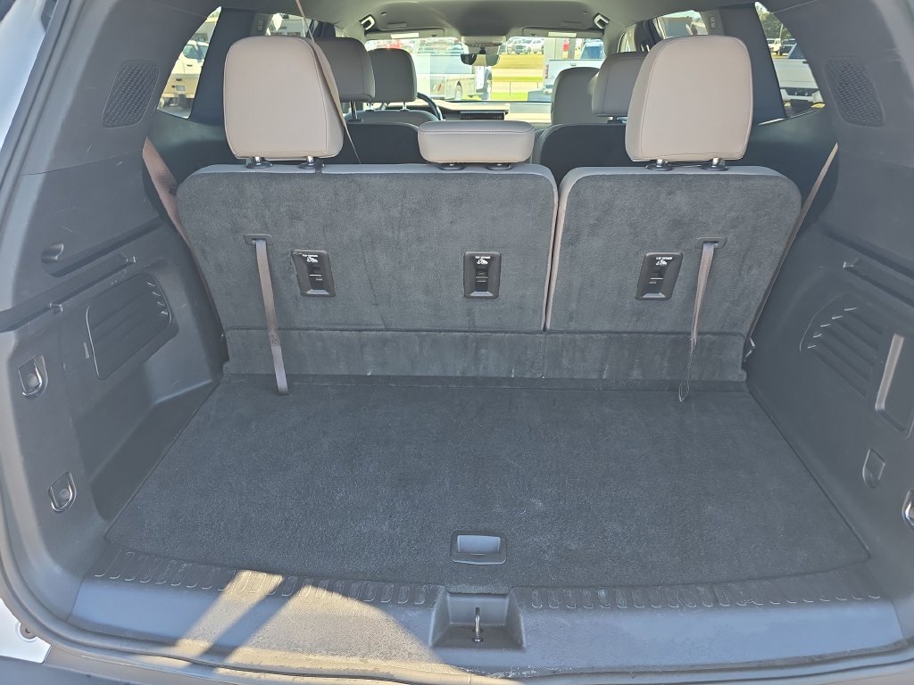 Used 2026 GMC Acadia Elevation w/ Elevation Premium Package FWD image 15