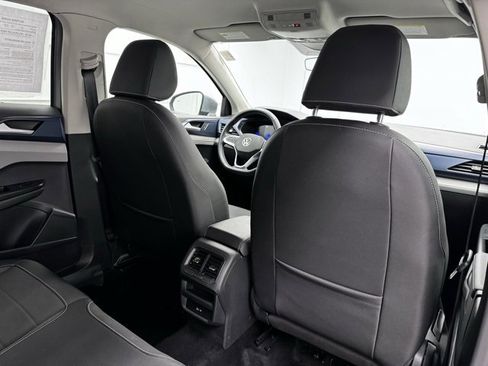 Used 2024 Volkswagen Taos SE image 27