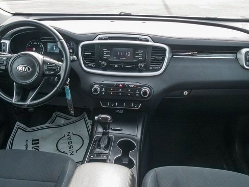 Used 2016 Kia Sorento LX w/ LX Convenience Package image 11