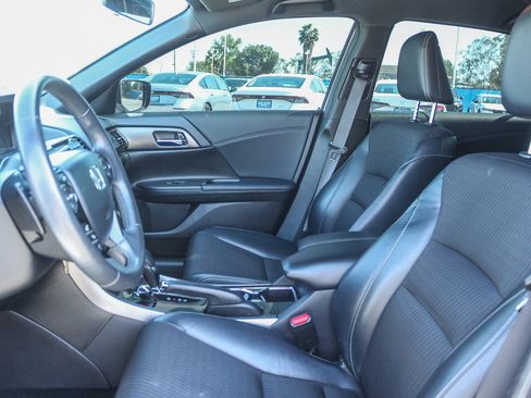 Used 2017 Honda Accord Sport image 19
