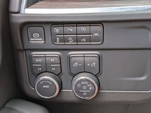 Used 2025 Chevrolet Tahoe Z71 AWD/4WD image 24