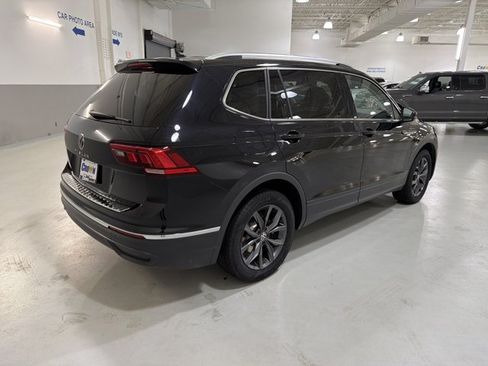 Certified 2023 Volkswagen Tiguan SE FWD image 9