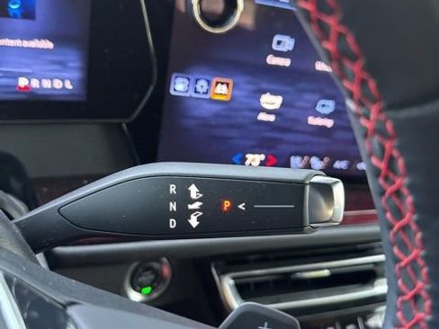 Used 2024 Chevrolet Traverse RS image 42