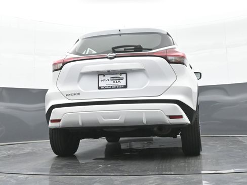 Used 2022 Nissan Kicks S FWD image 38