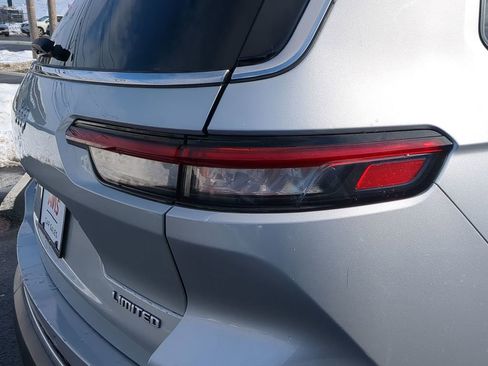 Used 2024 Jeep Grand Cherokee L Limited w/ Luxury Tech Group II image 13